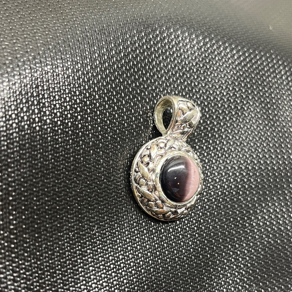 Elegant Silver "Cat's Eye" Gemstone Pendant